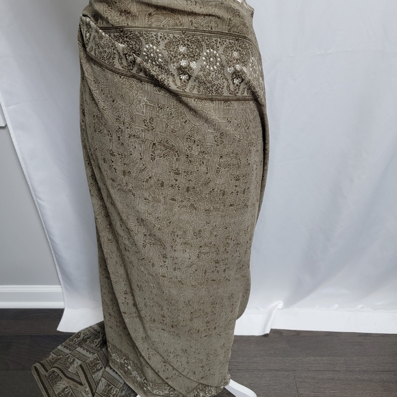 Gray/grey, brown, white sanskrit print polyester saree/sari for party - Picture 5 of 11